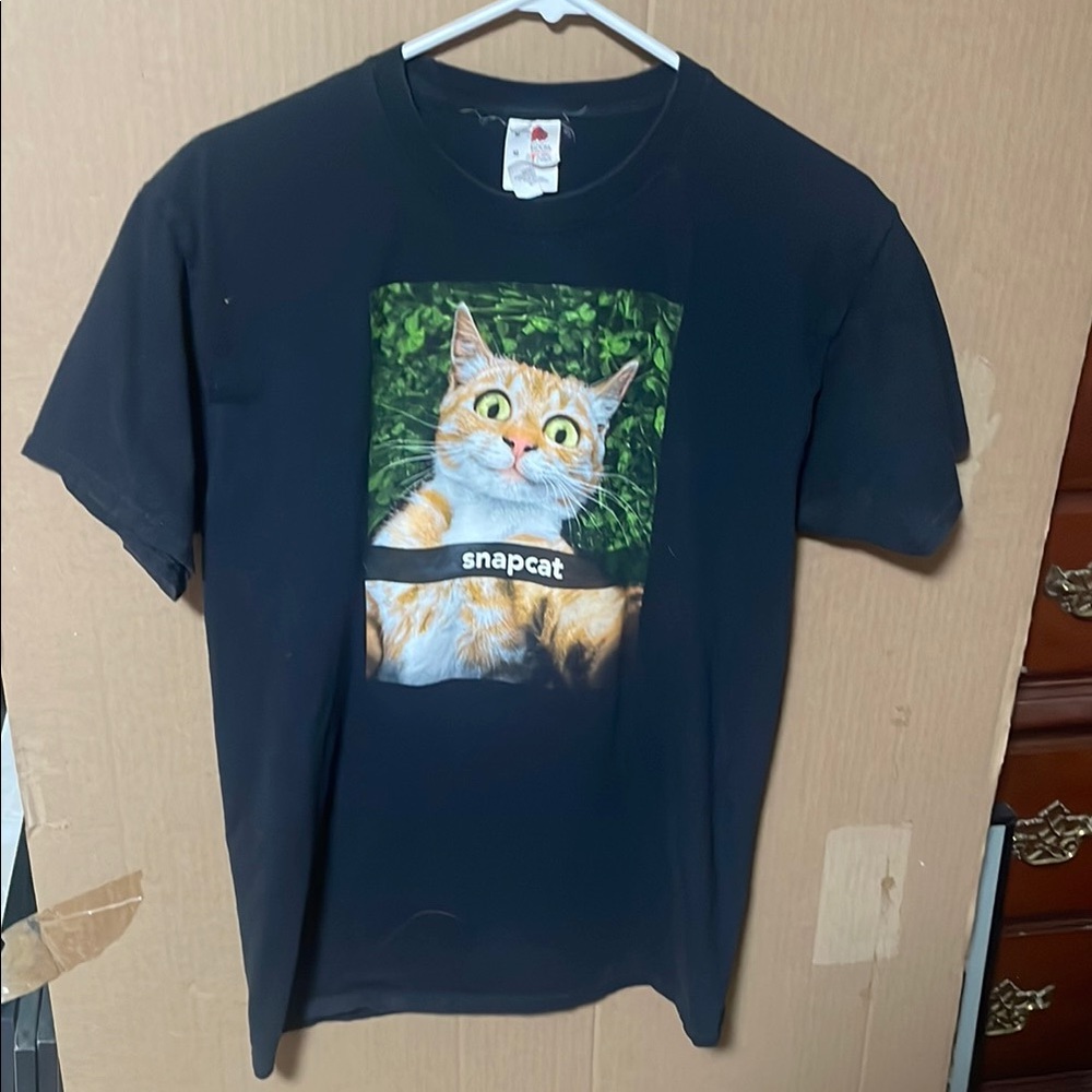 Bundle of 5 Medium Cat graphic T-Shirts.